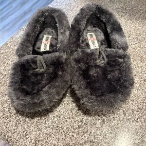 Minnetonka Cozy Gray Women's shoe/slipper